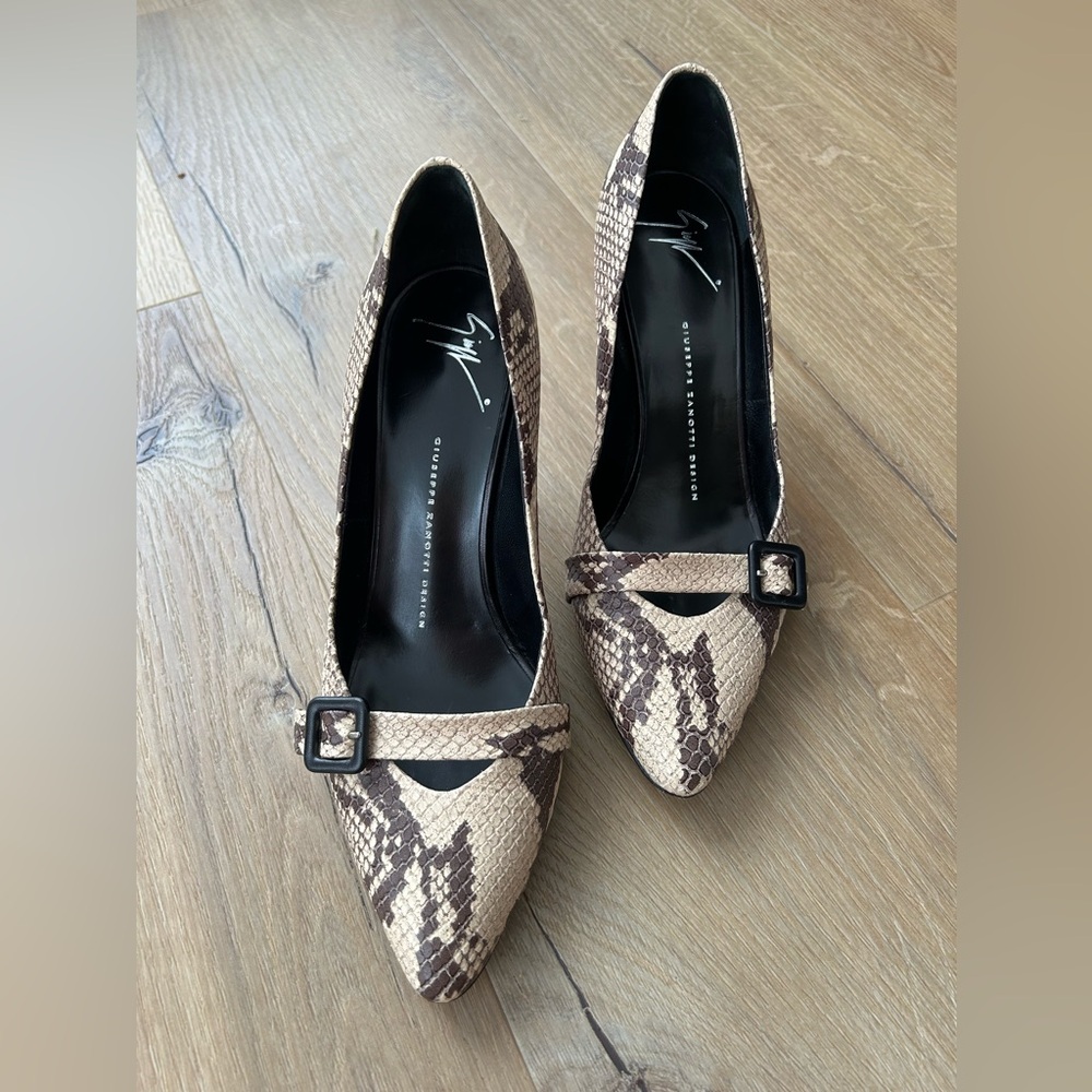 Giuseppe Zanotti Brown Snakeskin Heels with Red Sole - Picture 5 of 16